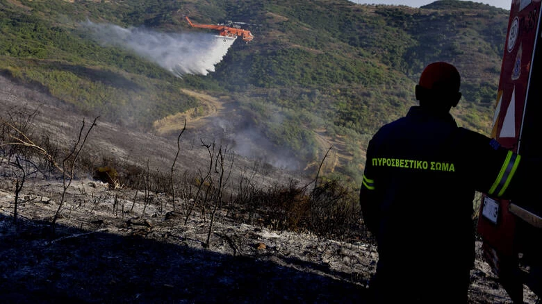Υπό μερικό έλεγχο οι φωτιές σε Κερατέα, Φθιώτιδα και Λάρισα